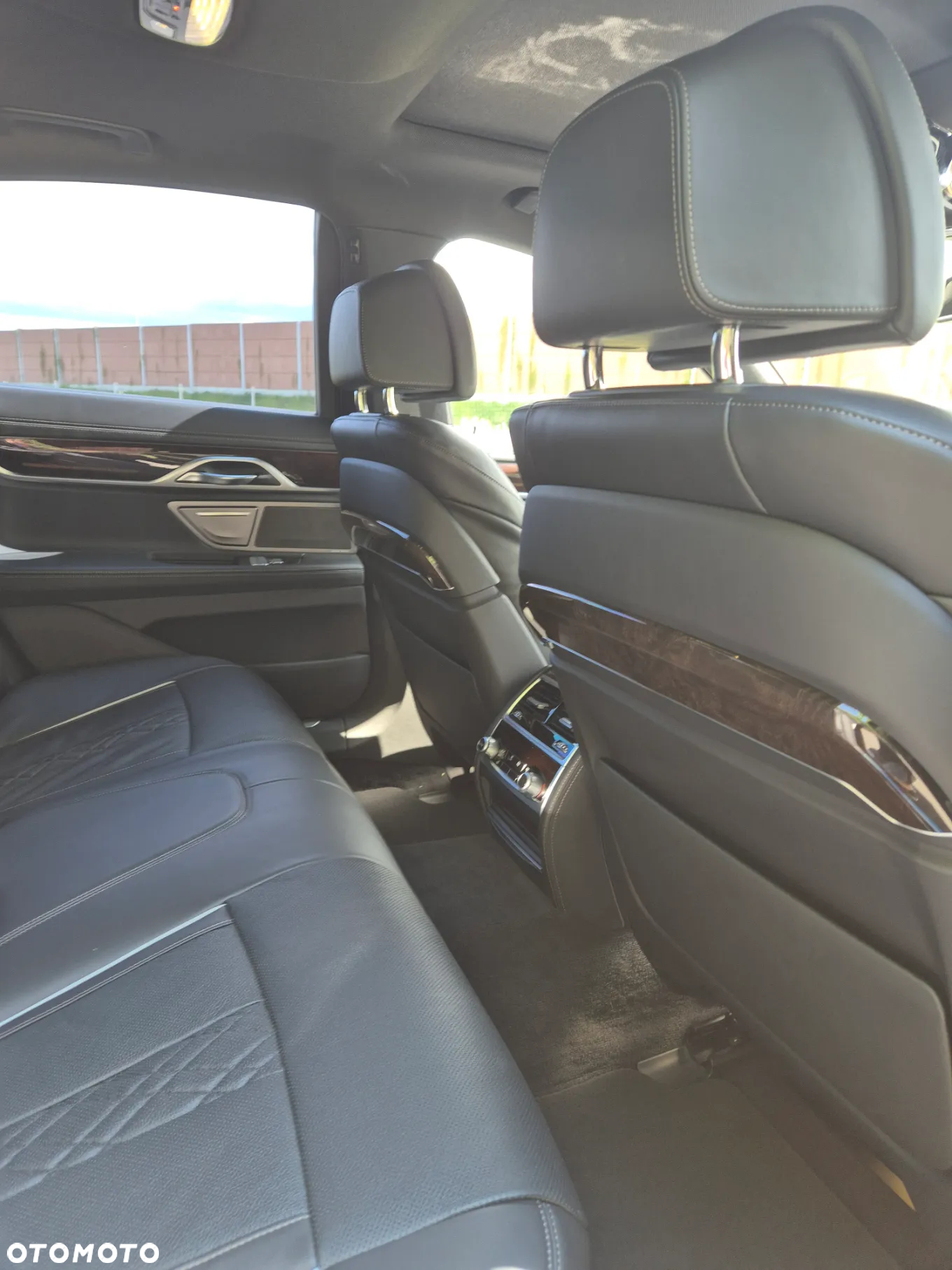 BMW Seria 7 750i - 16