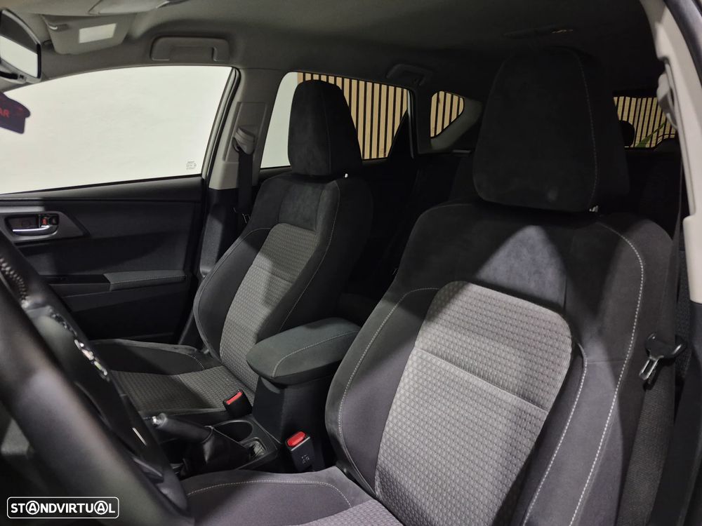 Toyota Auris 1.8 HSD Comfort +P.Techno+P.Sport - 12