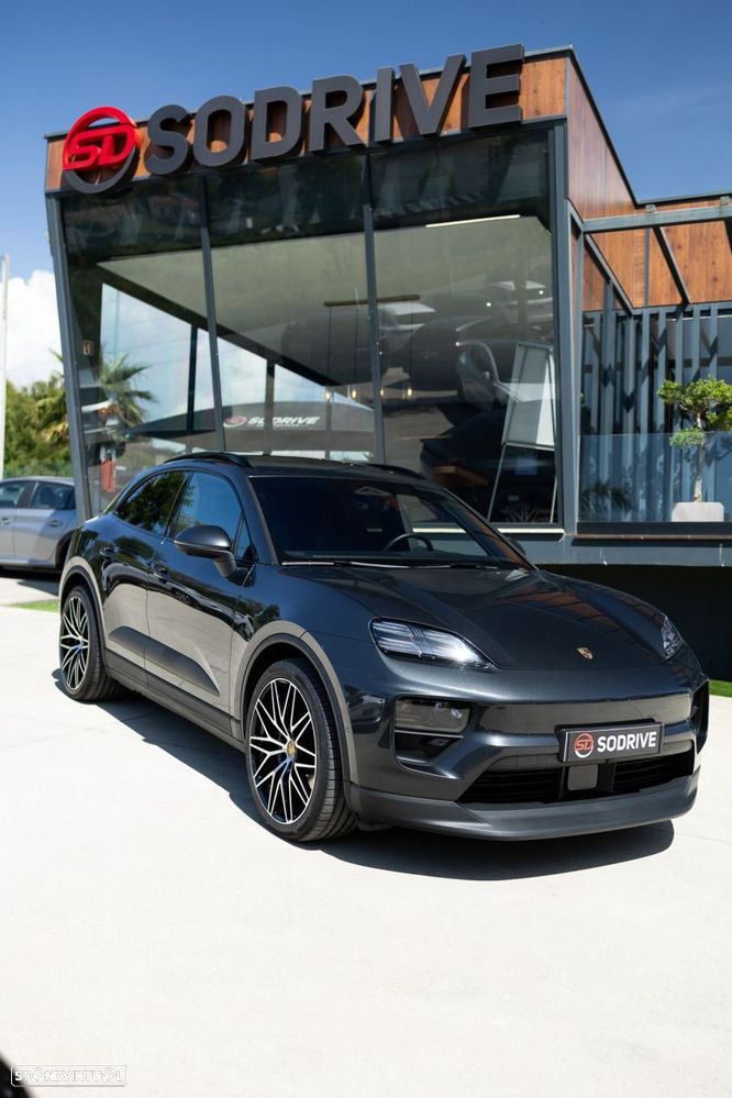 Porsche Macan Electric 4 - 23