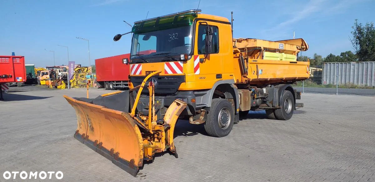 Mercedes-Benz SAMOCHÓD CIĘŻAROWY MERCEDES BENZ 1832 ACTROS - WYWROTKA Z PIASKARKO - SOLARKĄ I PŁUGAMI - 7