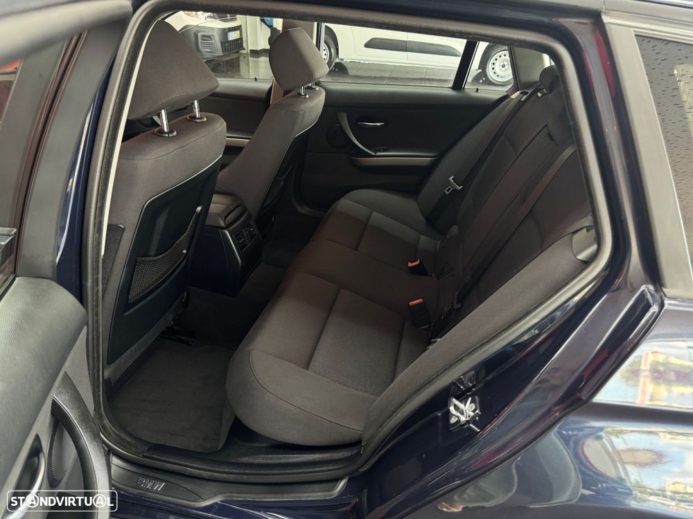 BMW 320 d Touring Exclusive - 6