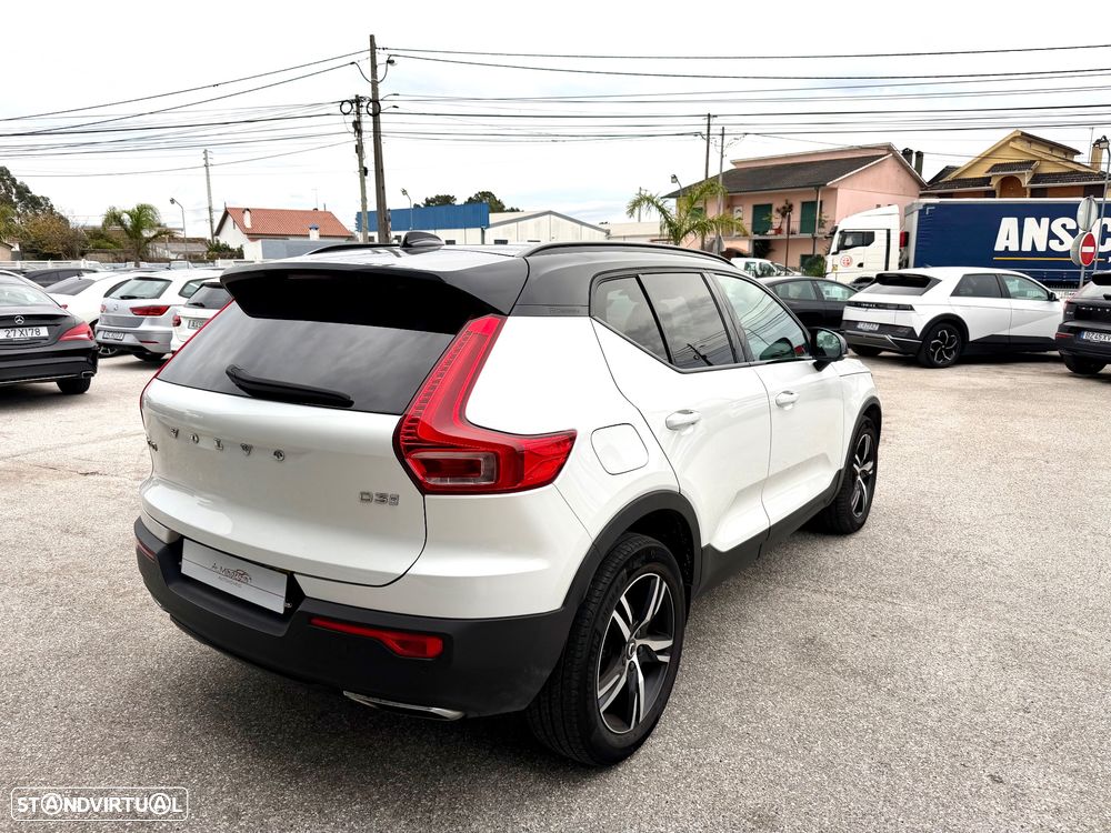 Volvo XC 40 2.0 D3 R-Design AWD Geartronic - 3