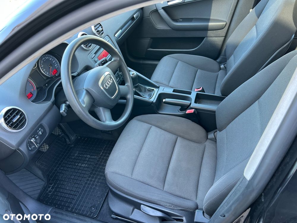 Audi A3 Sportback 1.6 Ambiente - 8