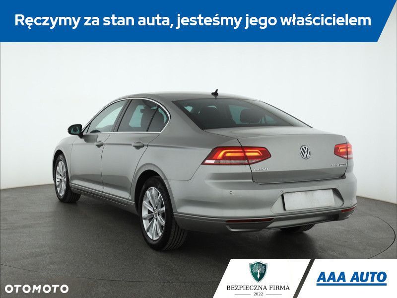 Volkswagen Passat - 5