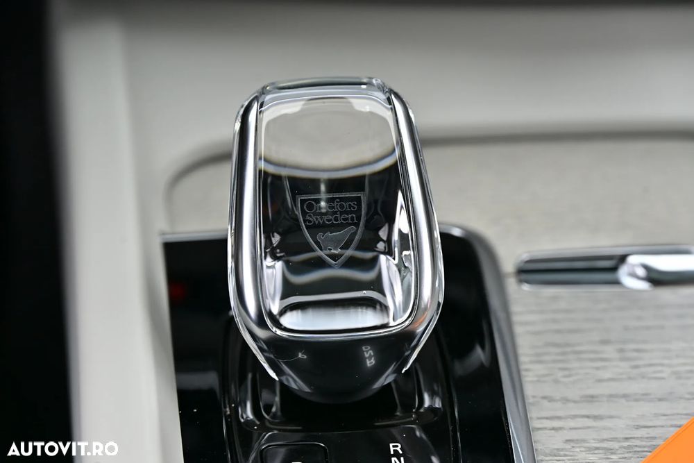 Volvo XC 60 T6 AWD Recharge Geartronic Inscription Expression - 27