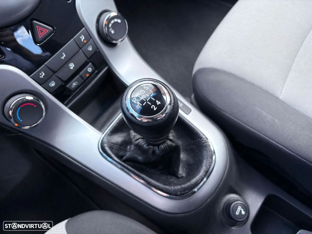 Chevrolet Cruze 1.6 LS - 46