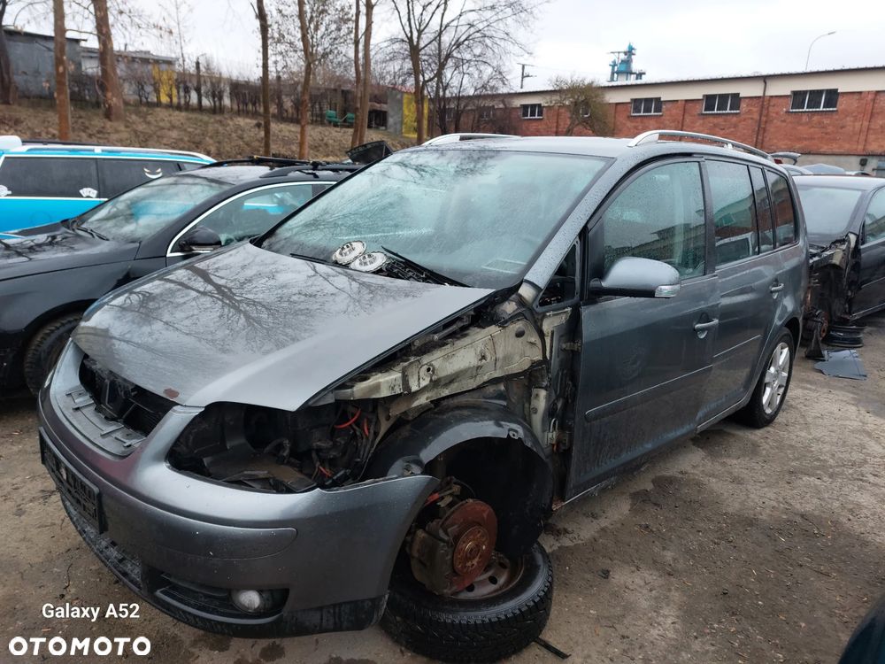 Zderzak VW TOURAN 2,0D 04R. maska,drzwi,lampy,klapa.... - 2