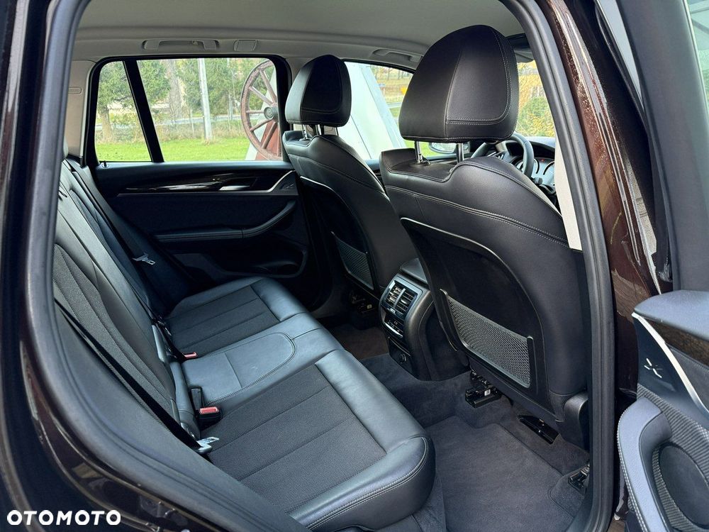 BMW X3 xDrive20i Advantage - 36