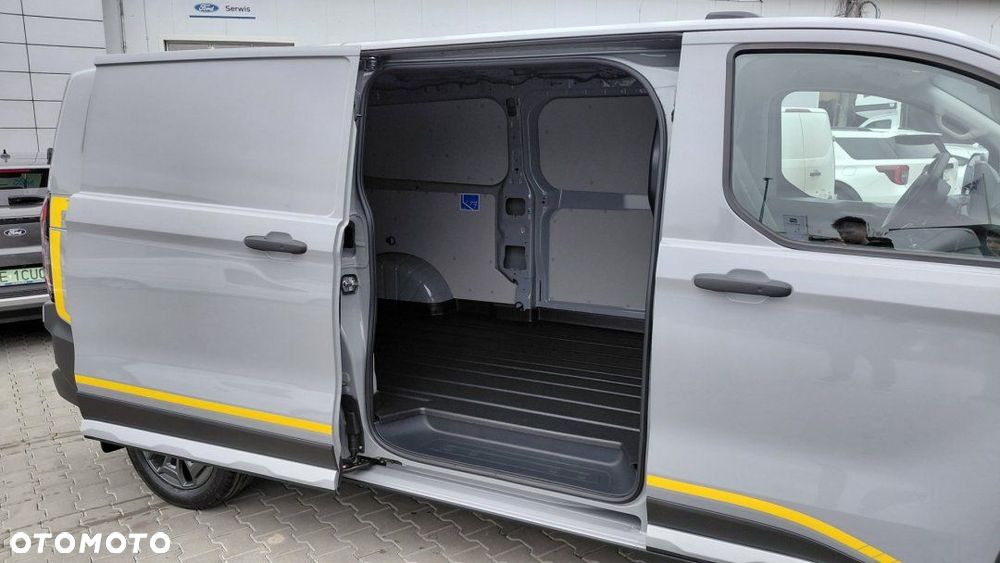 Ford Tourneo Custom - 8