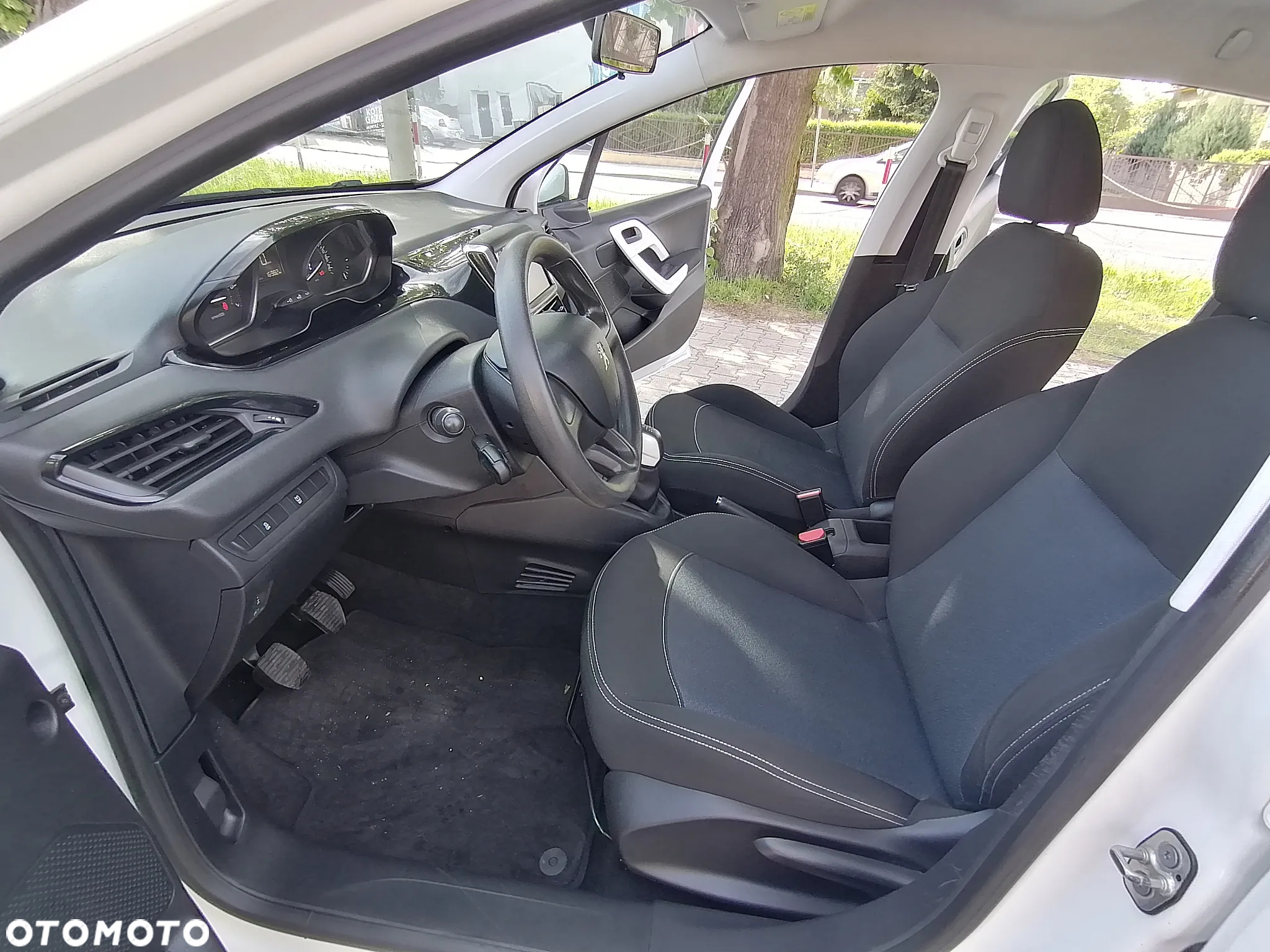 Peugeot 208 - 19