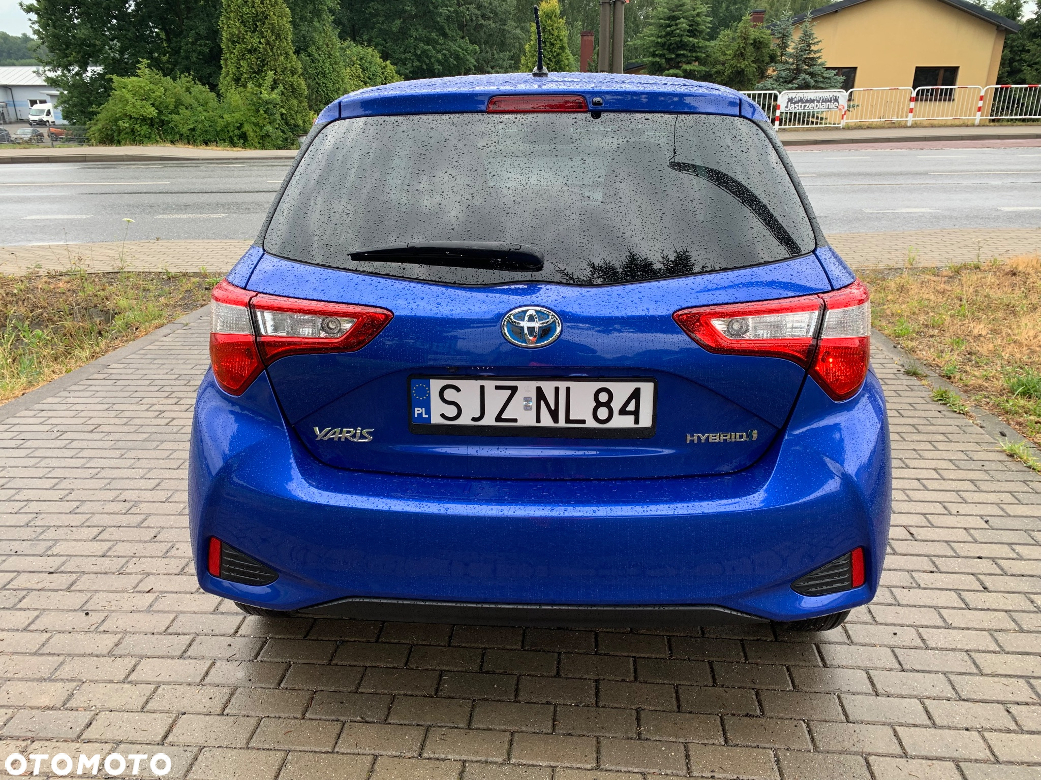 Toyota Yaris Hybrid 100 Premium - 4