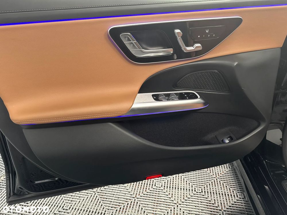 Mercedes-Benz Klasa E 220 d mHEV 4-Matic AMG 9G-Tronic - 11
