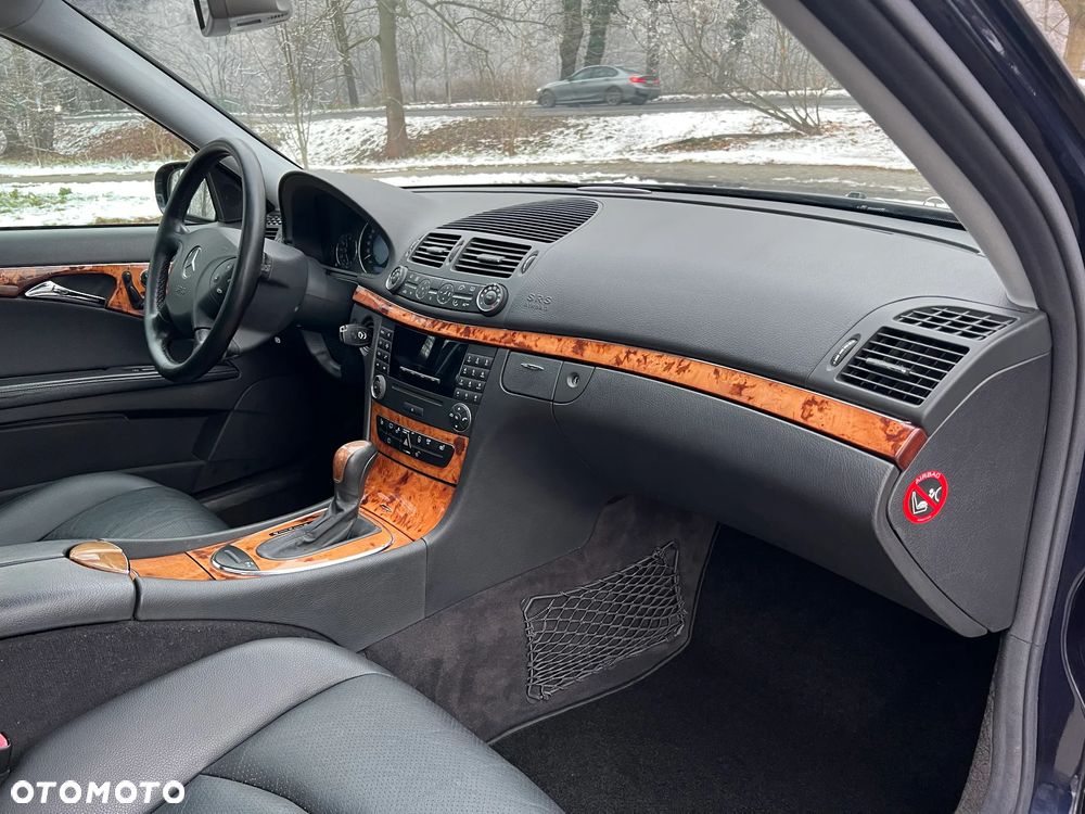 Mercedes-Benz Klasa E 320 T Elegance - 28