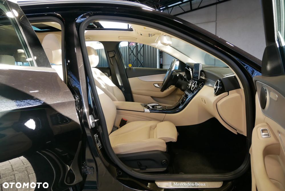 Mercedes-Benz Klasa C 200 4-Matic 9G-TRONIC - 9