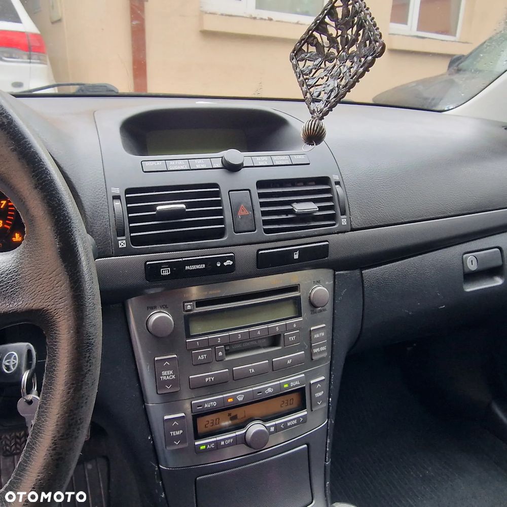 Toyota Avensis 2.0 VVT-i Combi Sol - 11