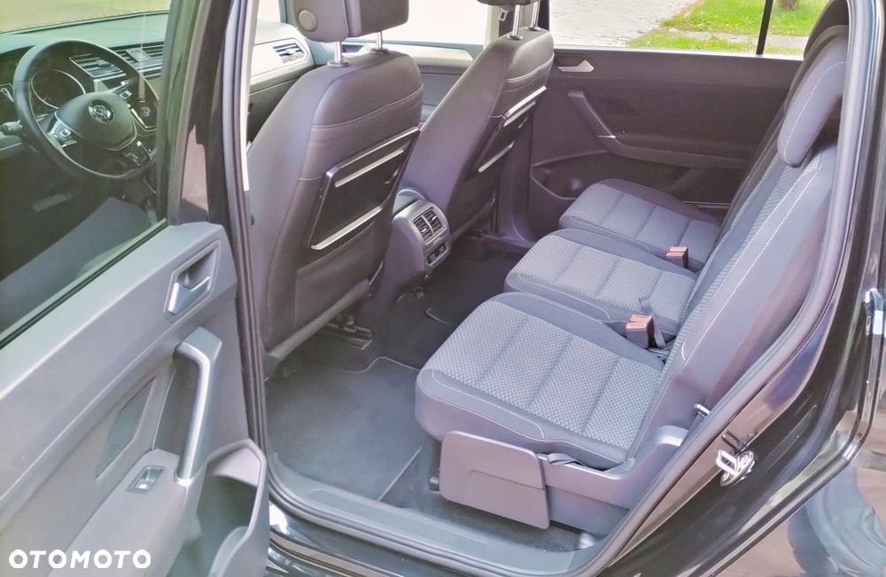 Volkswagen Touran - 18
