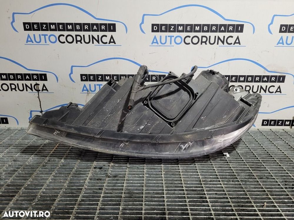 Far Dreapta Kia Sorento II 2009 - 2015 SUV 4 Usi (912) Cu lupă 921022PO - 5