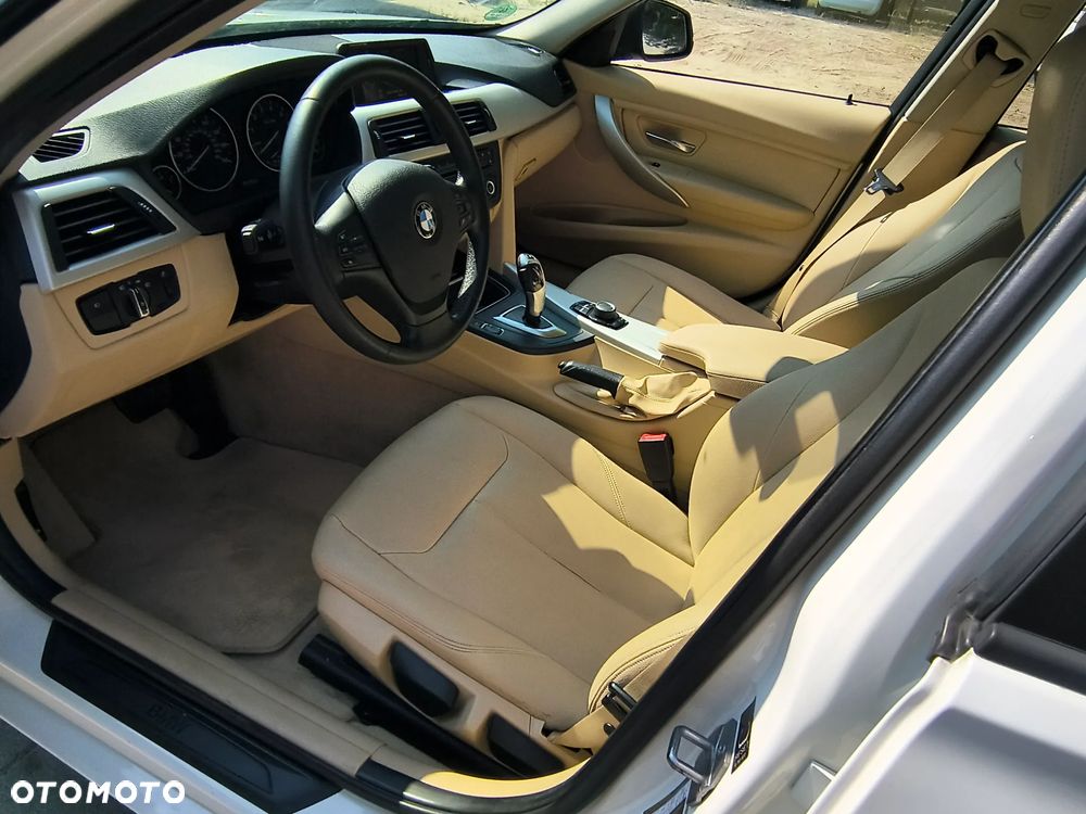 BMW Seria 3 320i Sport-Aut Luxury Line - 27