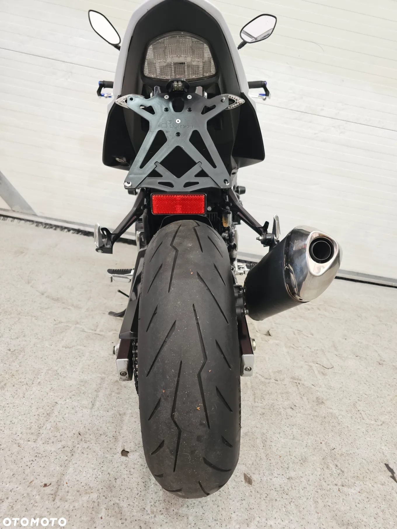 Suzuki GSR - 33