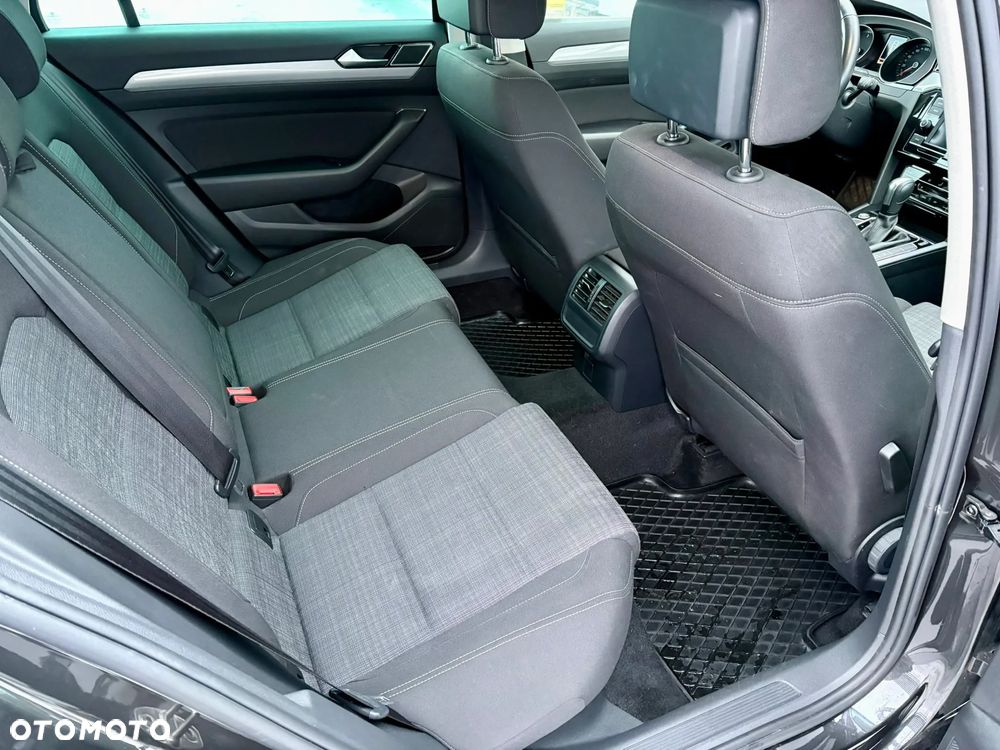 Volkswagen Passat - 20