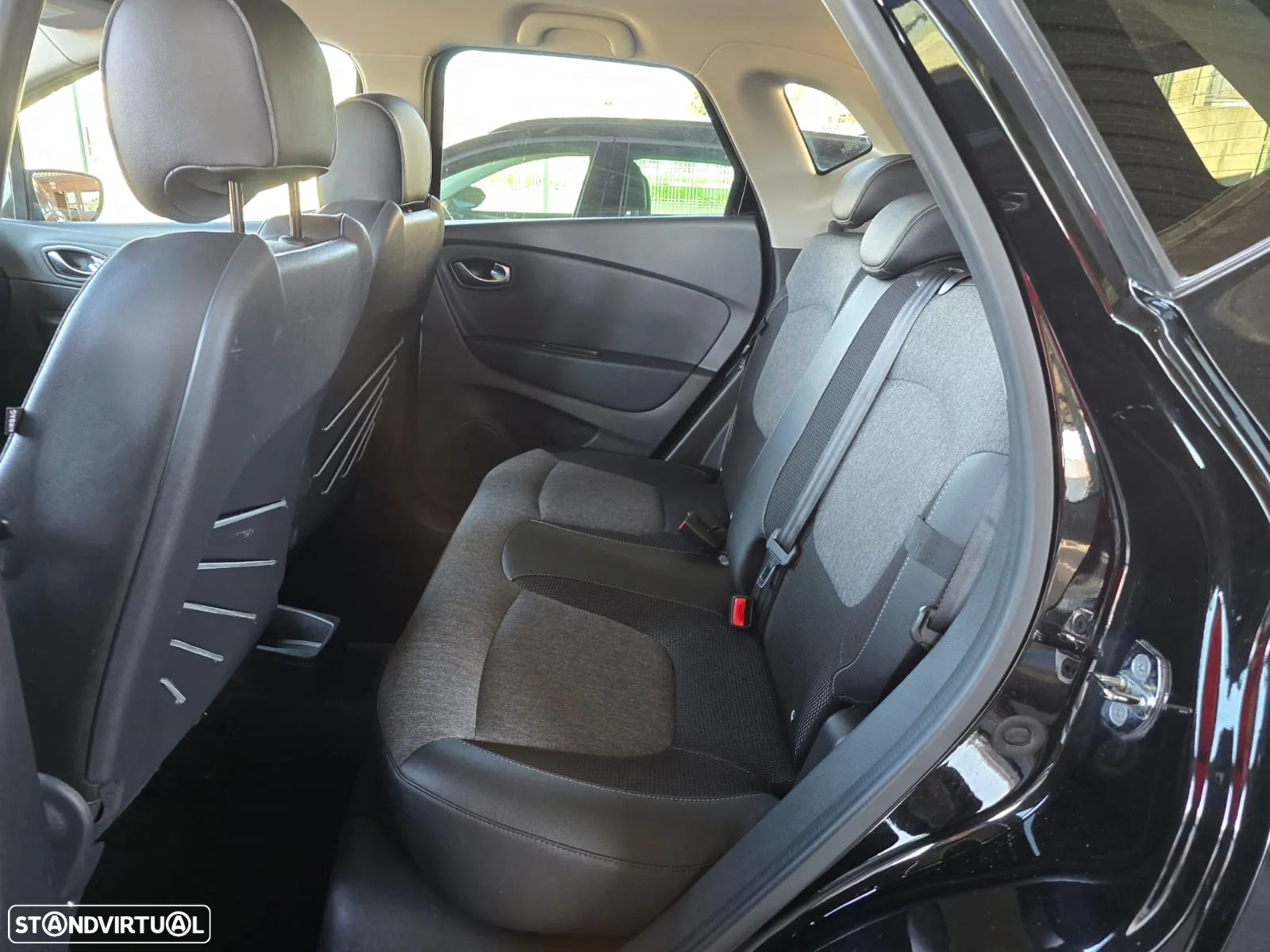 Renault Captur 1.3 TCe Exclusive - 19