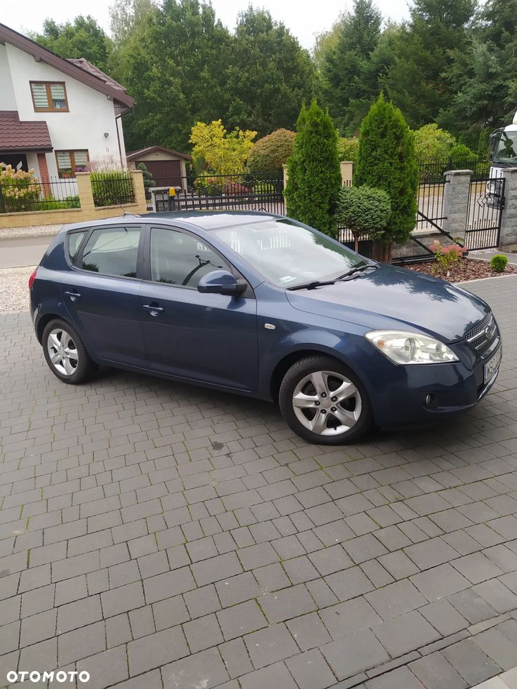 Kia Ceed Cee'd 2.0 crdi Comfort + - 6