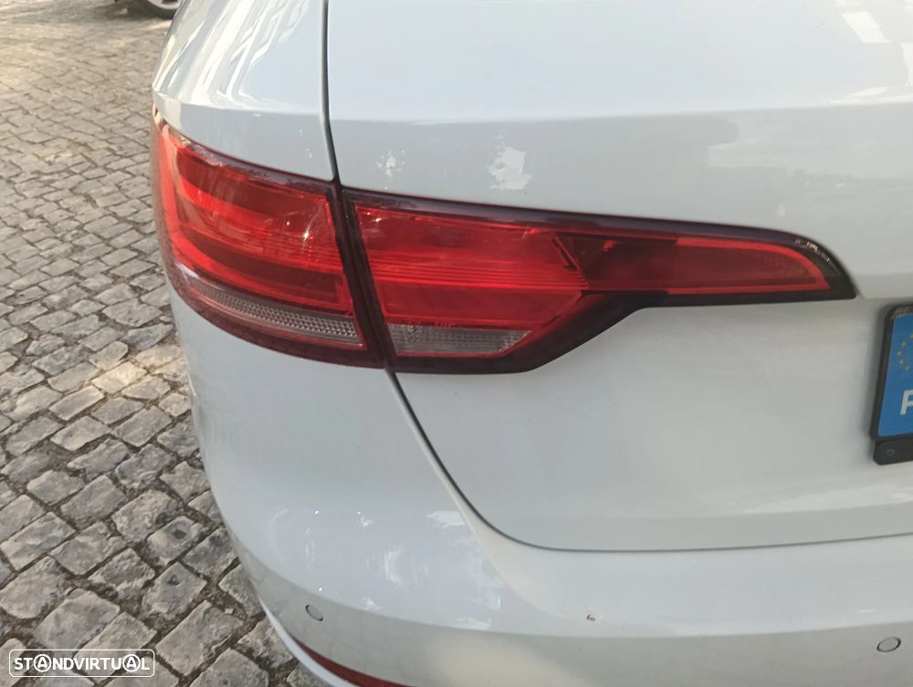 Audi A4 Avant 2.0 TDI Design S tronic - 8