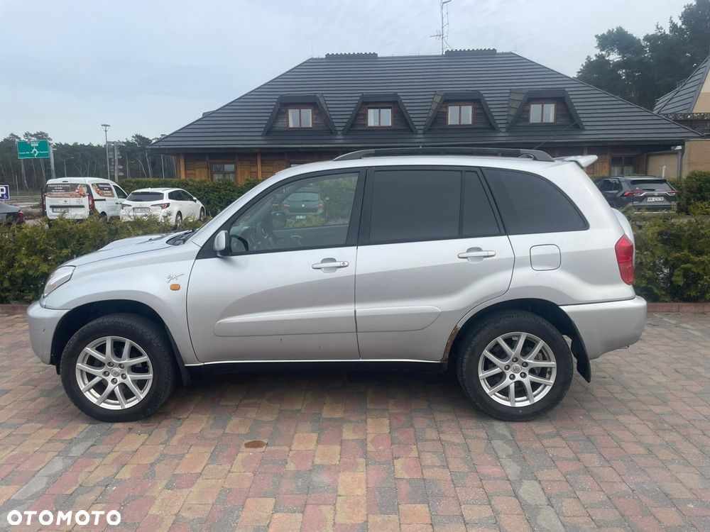 Toyota RAV4 D-4D 4x4 - 5