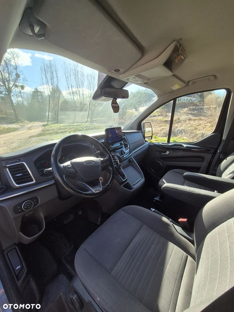 Ford Tourneo Custom - 17