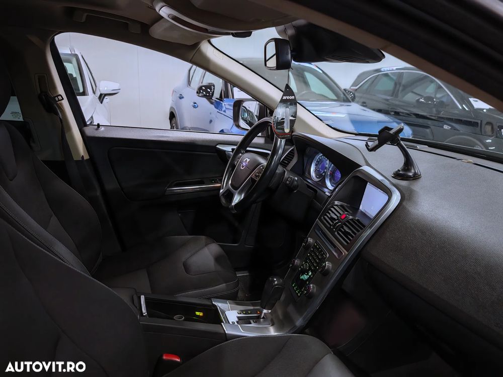 Volvo XC 60 2.4D AWD Aut. Momentum - 7