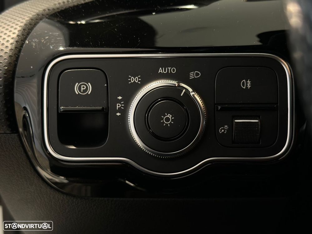 Mercedes-Benz A 180 d AMG Line - 15