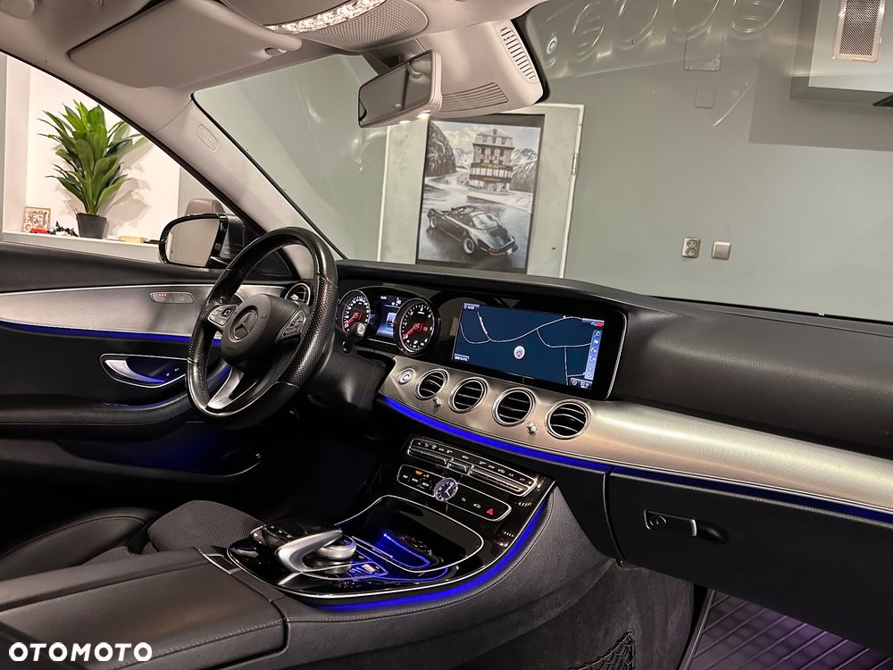 Mercedes-Benz Klasa E 220 d 4-Matic Business Edition 9G-TRONIC - 4