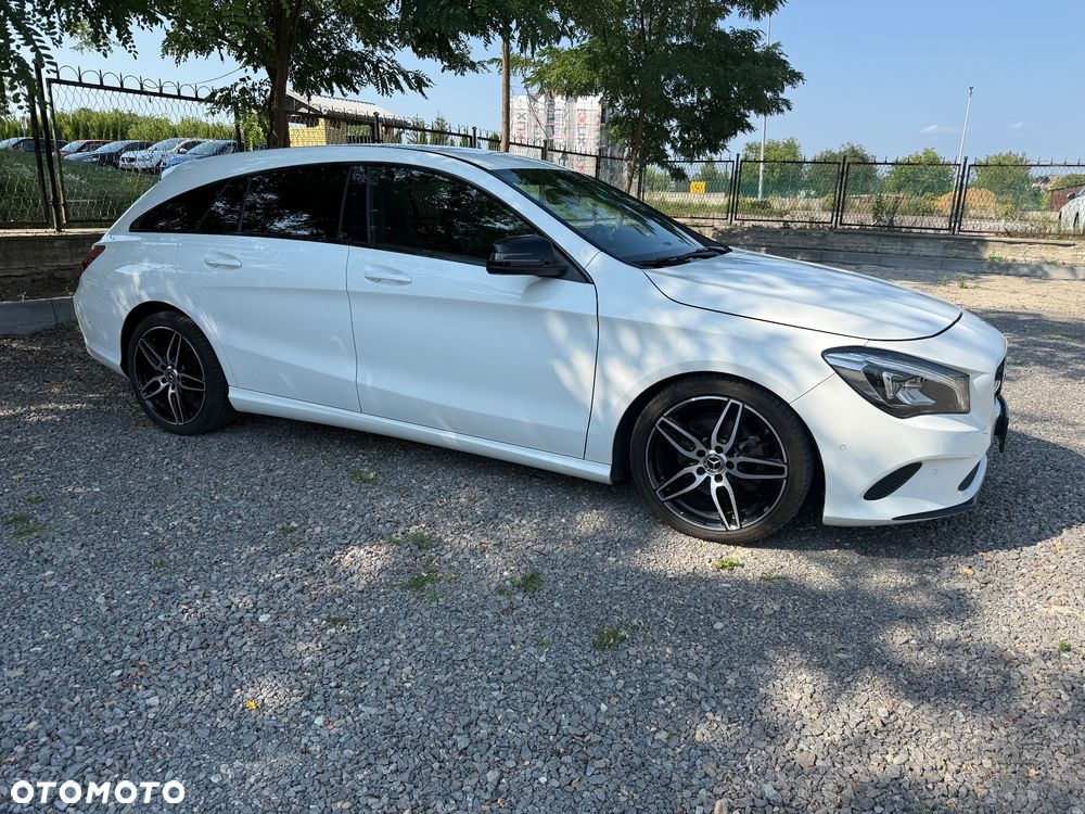 Mercedes-Benz CLA 200 7G-DCT Urban - 10