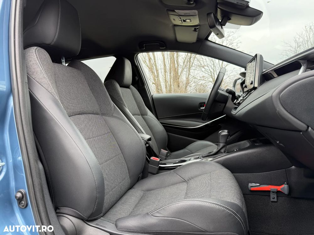 Toyota Corolla 1.8 HSD Business - 18