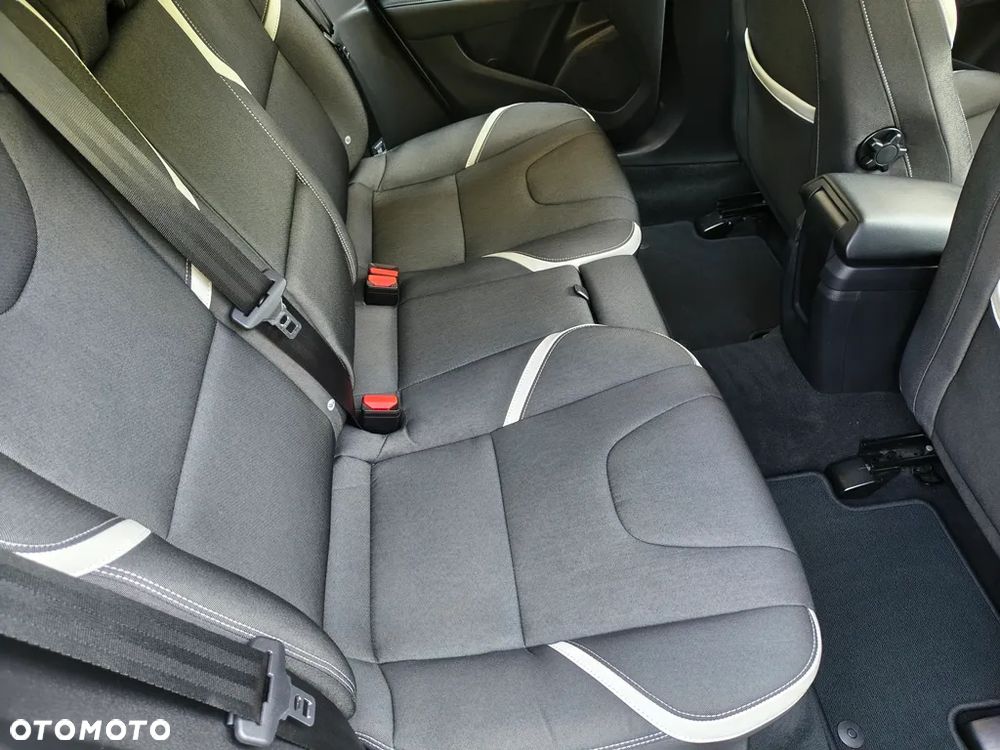 Volvo V40 T2 Linje Svart - 26