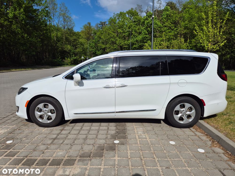 Chrysler Pacifica - 5