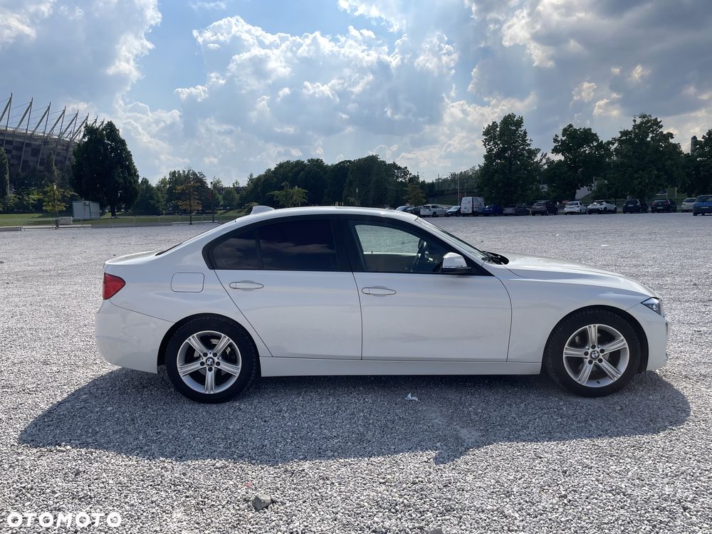 BMW Seria 3 328i xDrive - 35