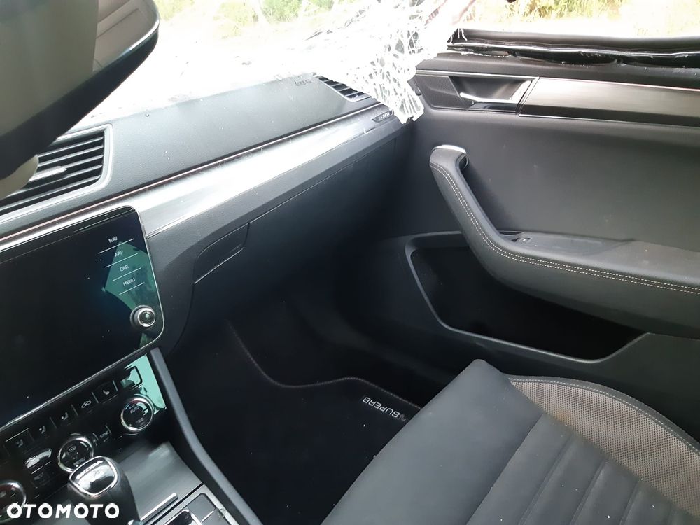 Skoda Superb 2.0 TDI SCR 4x4 Scout DSG - 23