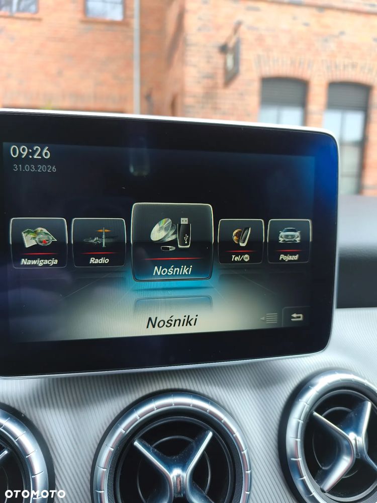 Mercedes-Benz CLA 180 AMG Line - 26