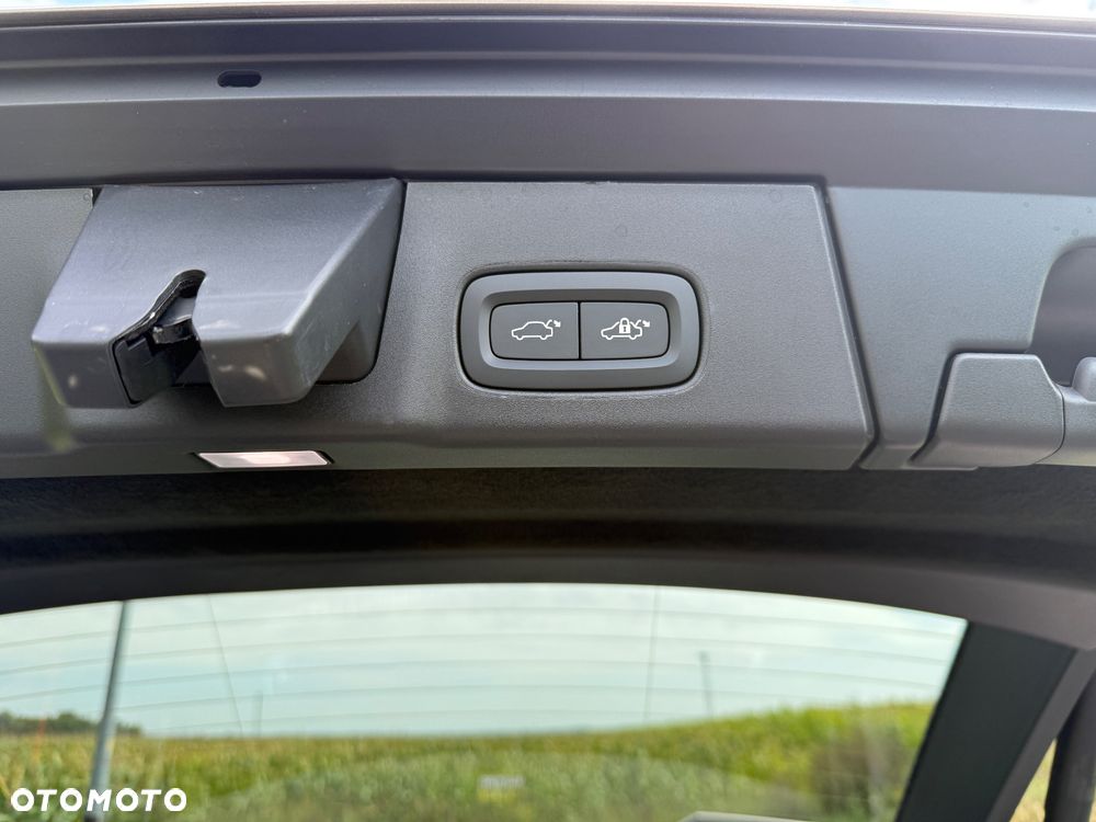 Volvo V90 Cross Country B5 B AWD Ultimate - 23