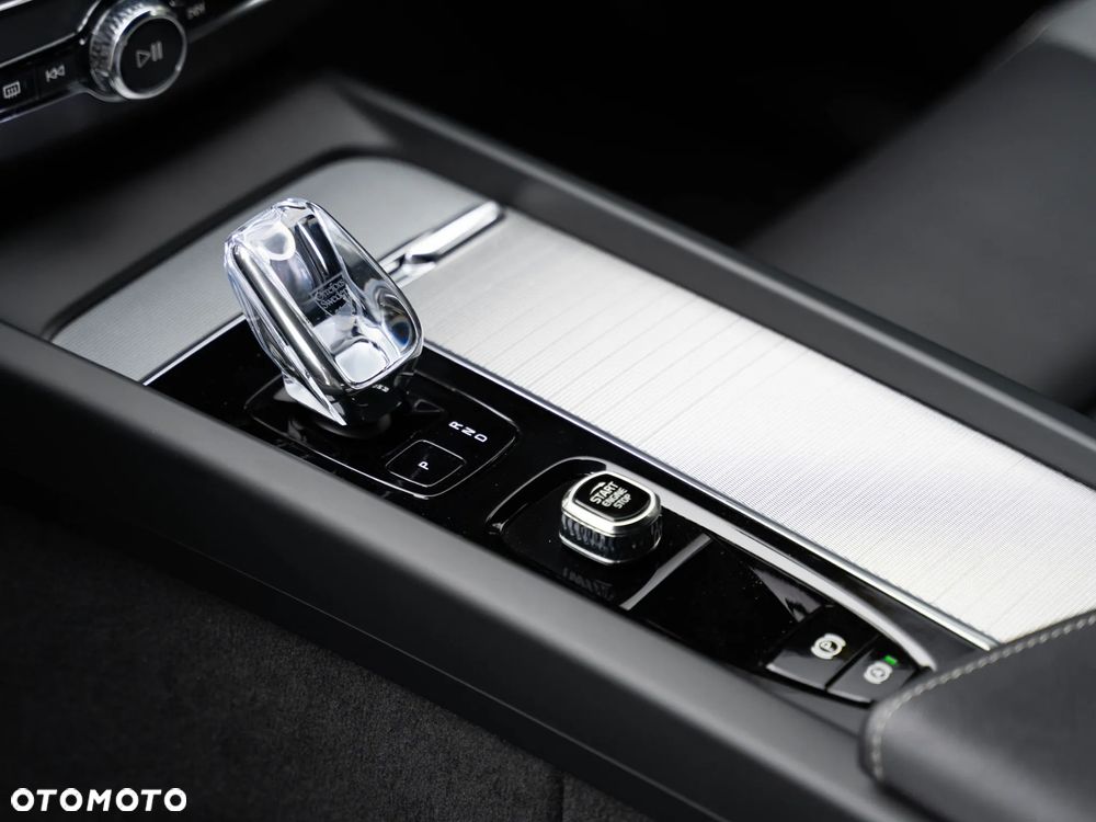 Volvo XC 60 B5 B AWD Plus Dark - 26