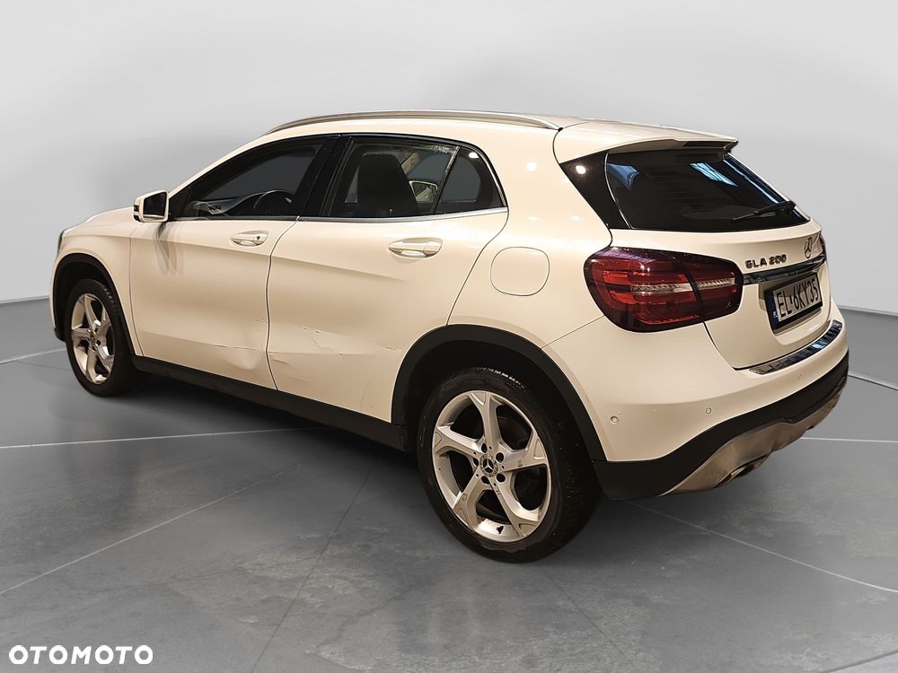 Mercedes-Benz GLA 200 7G-DCT Urban - 3