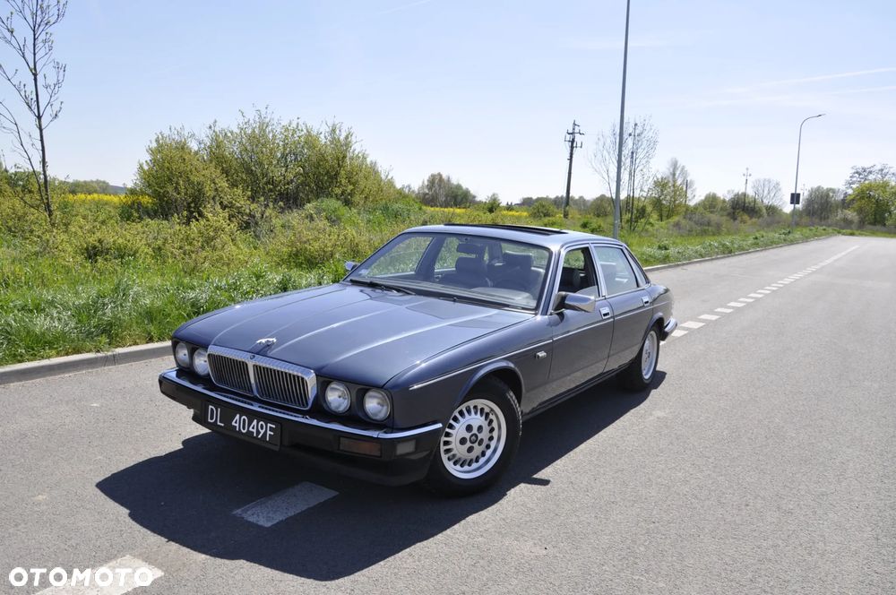 Jaguar XJ - 4