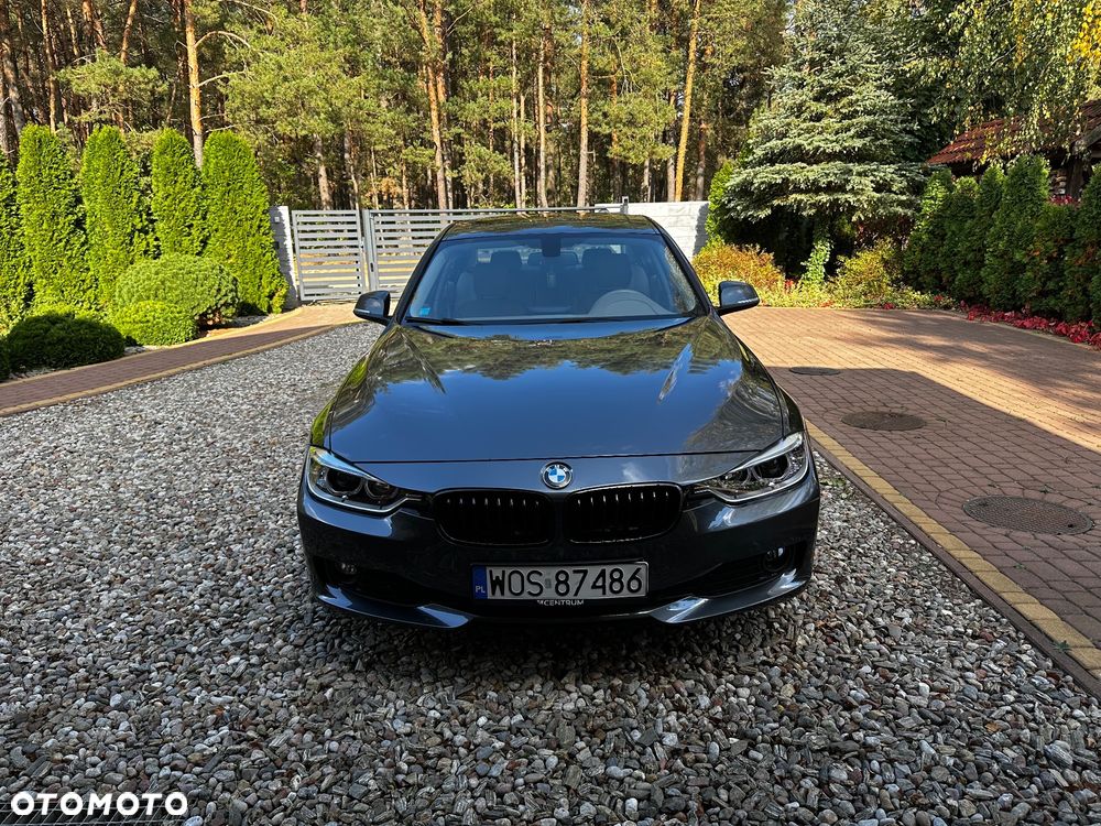 BMW Seria 3 328i Luxury Line - 2
