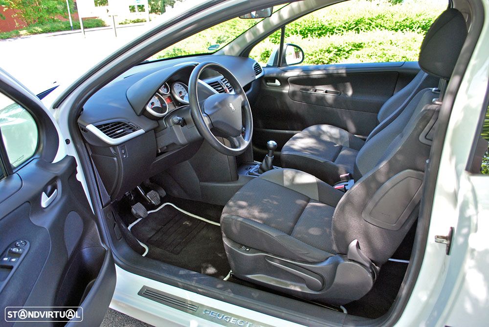 Peugeot 207 1.4 16V Trendy - 3