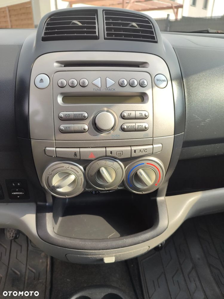 Daihatsu Sirion - 15