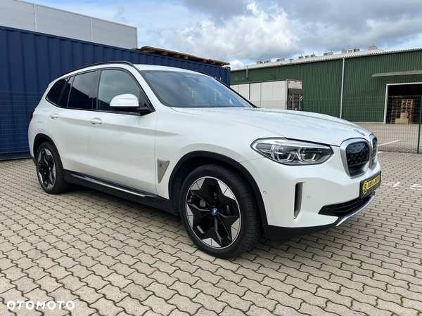 BMW iX3 Standard