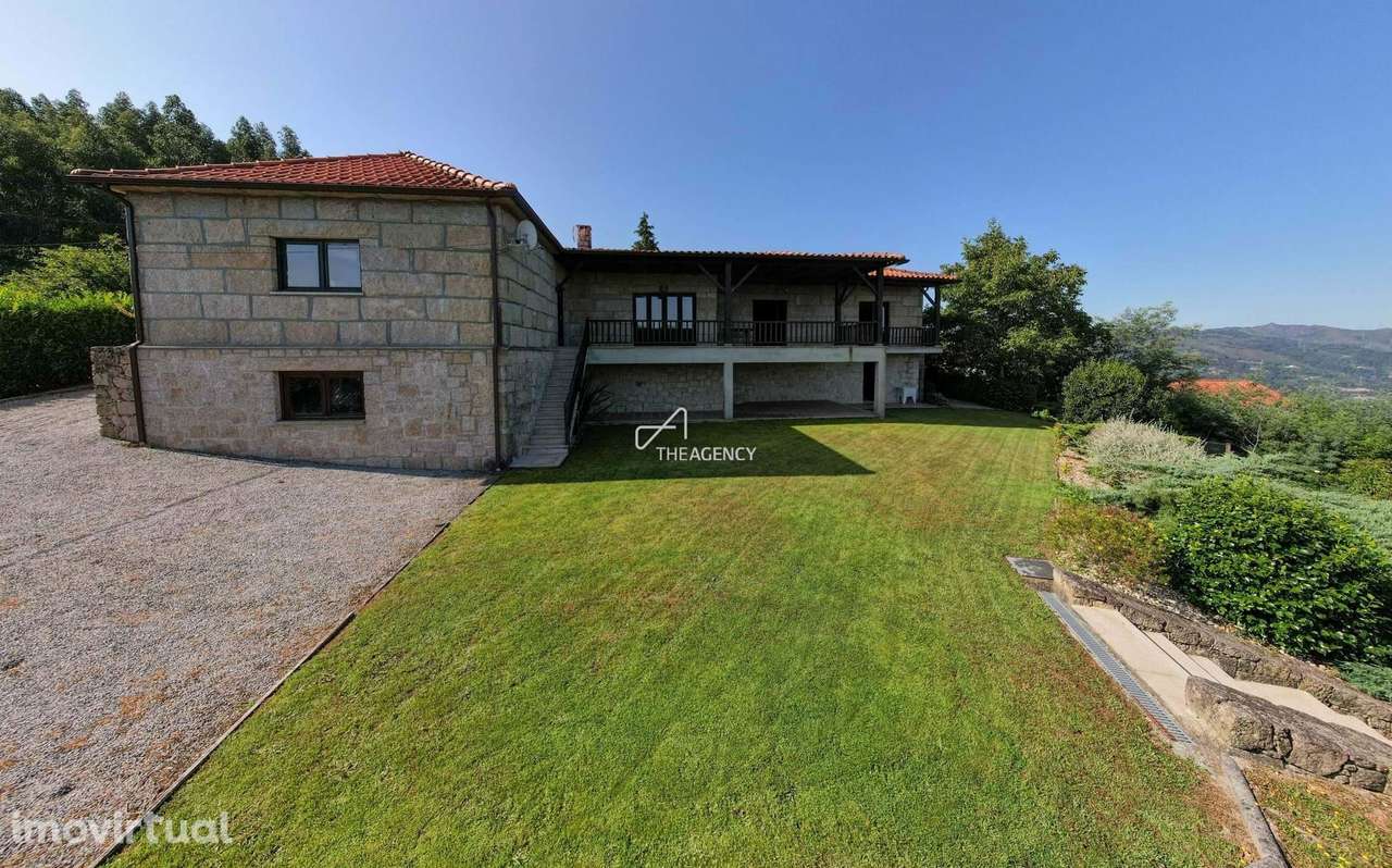 Oportunidade Única no Gerês: Moradia de 3 Quartos com Piscina Natural - Grande imagem: 3/33