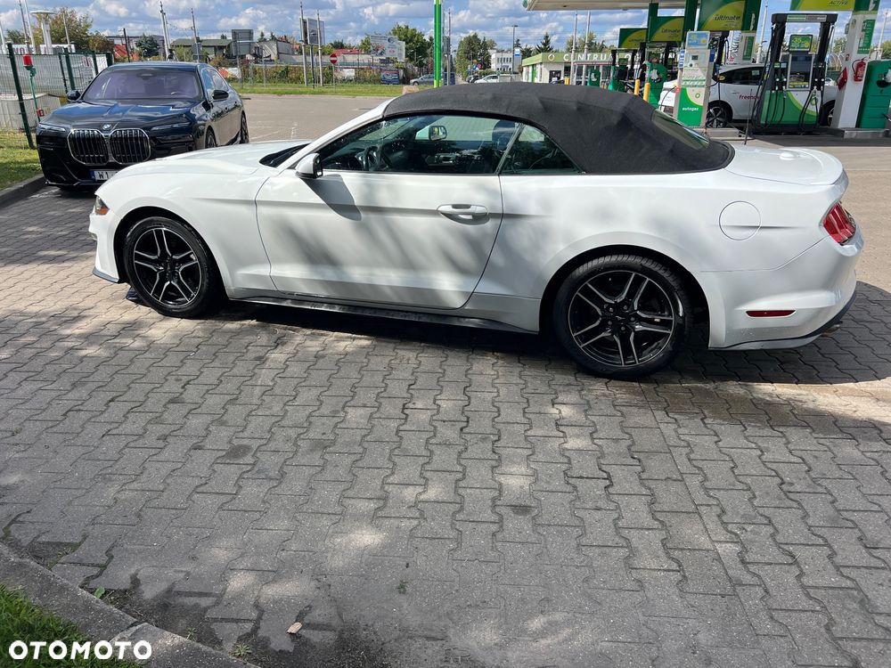 Ford Mustang - 4