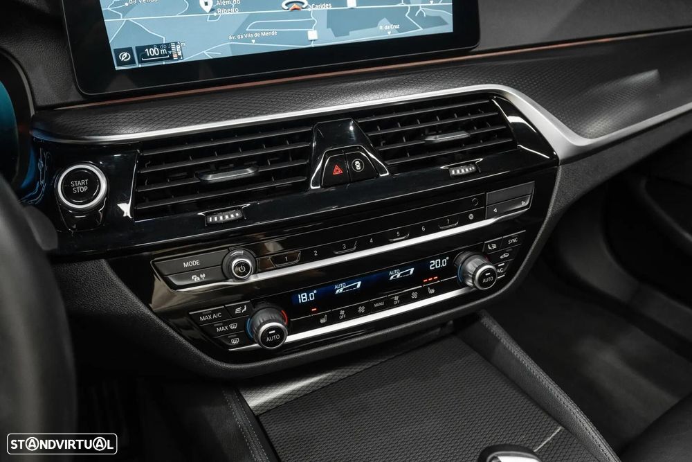 BMW 530 e Pack Desportivo M - 15
